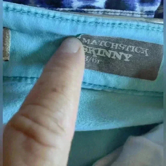 Nine West size 28/6 turquoise matchstick skinny denim twill. Neon coral buttons - Picture 4 of 11